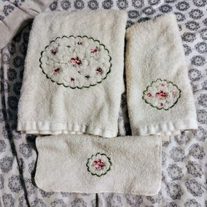 Vintage Jubilee 3 Piece Bathroom Towel Set        3/24